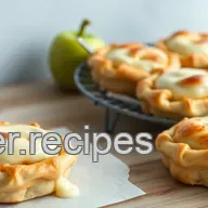 Easy Bake Apple Kolaches with Creamy Cheese: Ultimate Comfort Treat