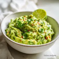 Best Easy Guacamole Recipe with Fresh Avocado for 4 Servings